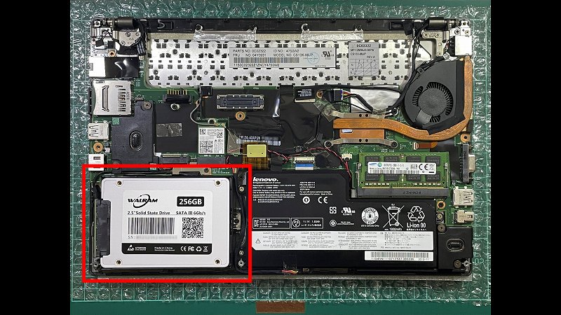 WALRAM SSD ThinkPad X240 取付状態