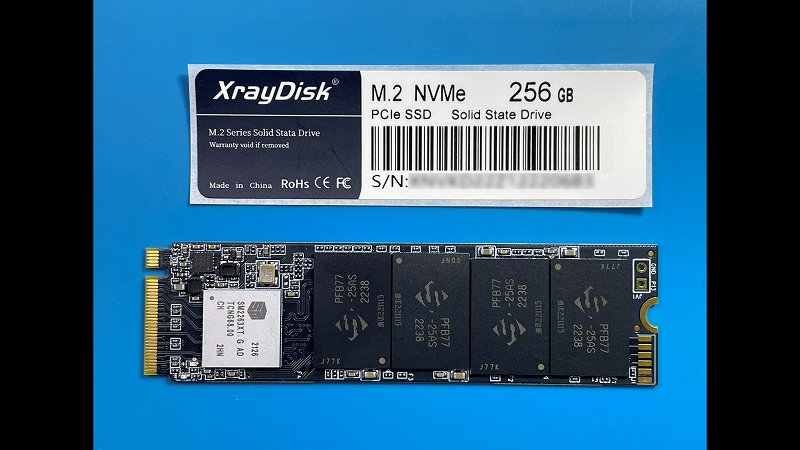 XrayDisk NVMe 256GB ラベルを剝がしたところ