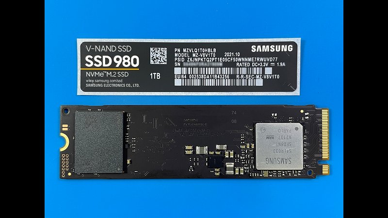 Samsung SSD980 1TB SSD本体ラベルを剝がしたところ