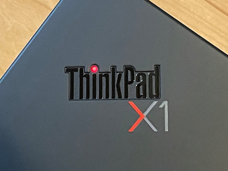 ThinkPad X1 Carbon 8th 天板エンブレム