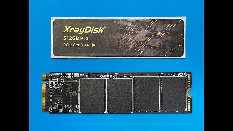 XrayDisk 512GB PRO ラベルを剝がしたところ